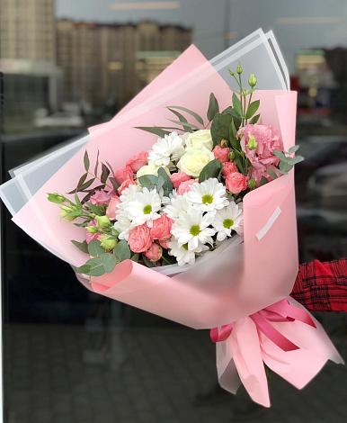 Букет цветов из: Розы, Лизиантусы и Хризантемы в Павловке